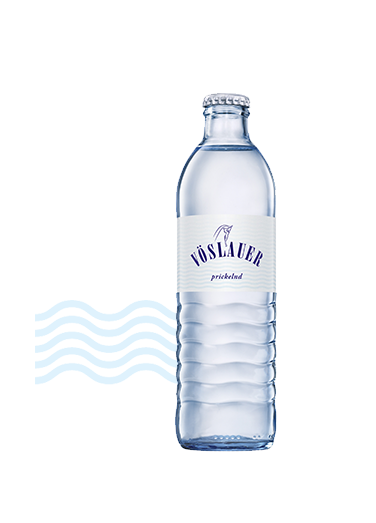 Vöslauer prickelnd in einer Glasflasche mit Wellendesign